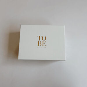 Small Pearly White Gift Box (27 x 21 x 11cm)