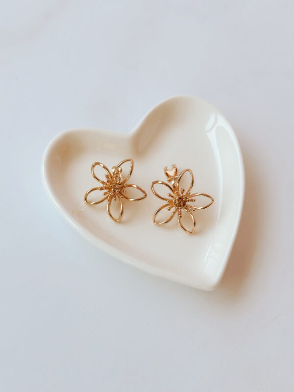 JEWELLERY - GOLD FLOWER CLIP ON EARRINGS