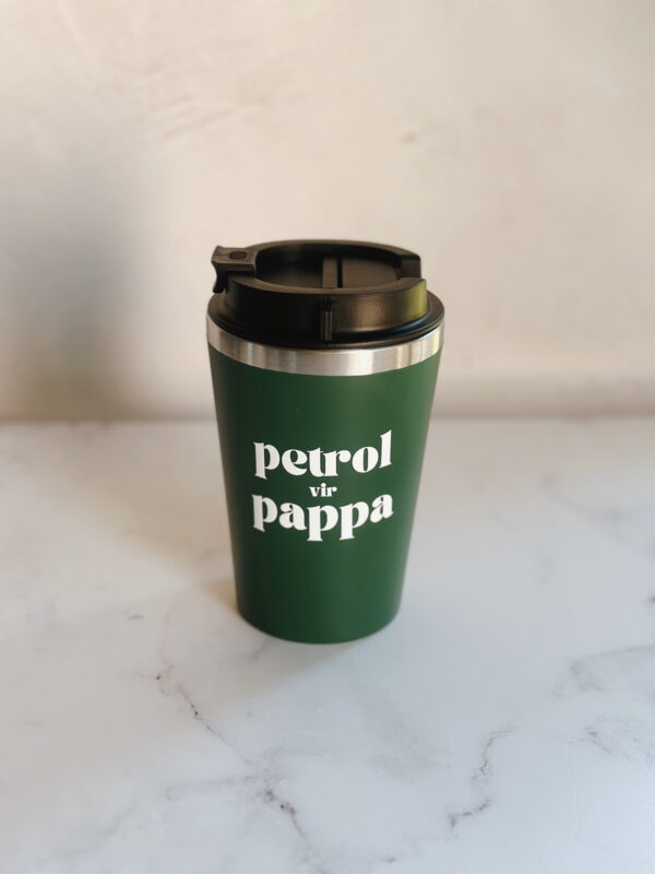 🫶🏼 Coffee & Wine Tumbler with black lid - Petrol vir Pappa (Green)