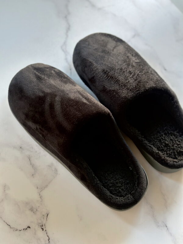 Slippers - Men's Slip On - Size 10
