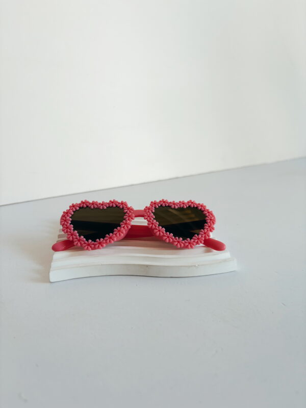 Sunglasses - Little Girls heart framed daisies coral