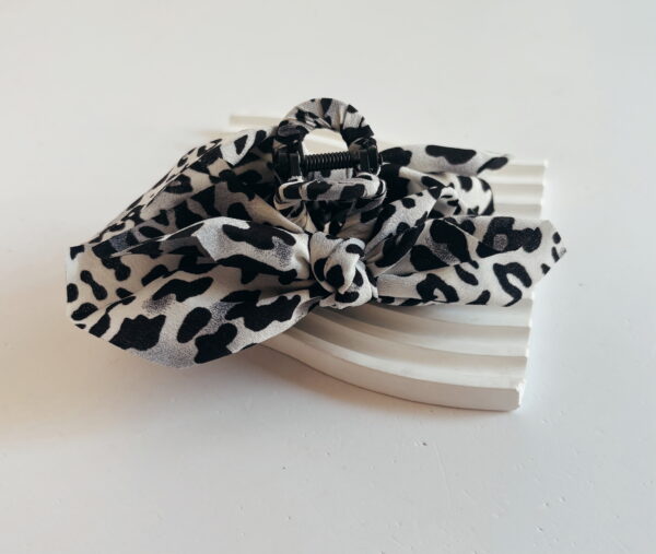 🌸Hair Claw - with Bow (black and white)