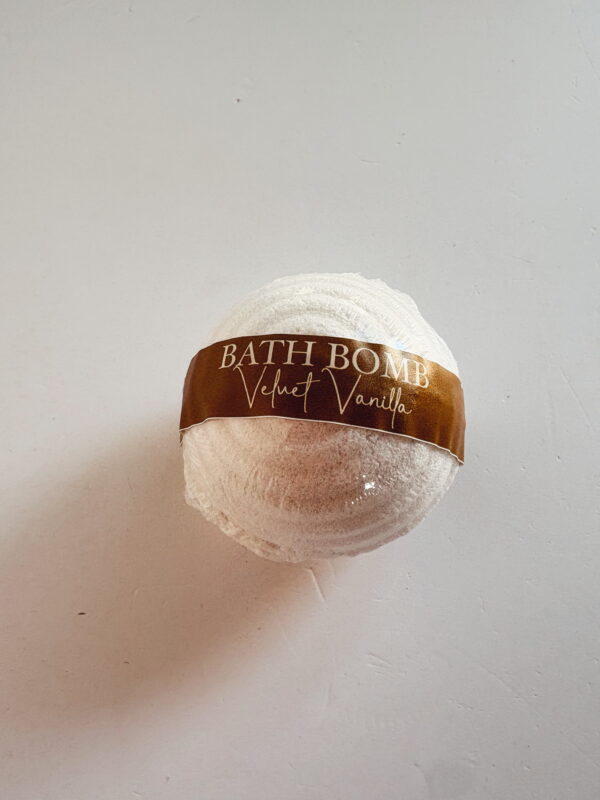 Body Product - Velvet Vanilla Bath Bomb large x 1